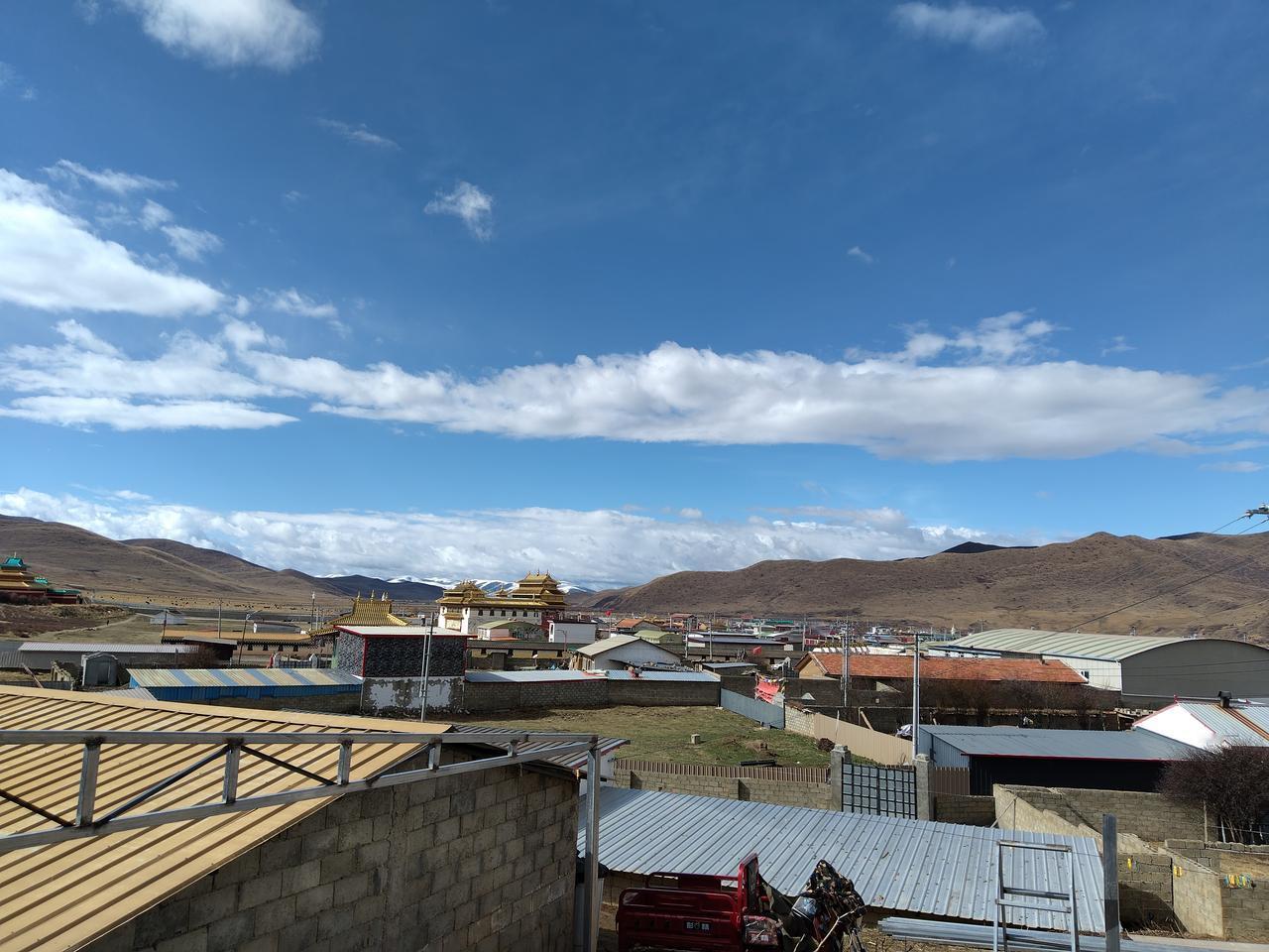 饮食、血压和资金。合理控制饮食有益于健康，关注血压也是基本要求。而有足够的资金，