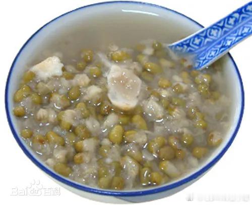 苏州基友说在他喝绿豆汤。我看了图。。。这他妈不是绿豆饭吗？？我印象中的绿豆汤是图