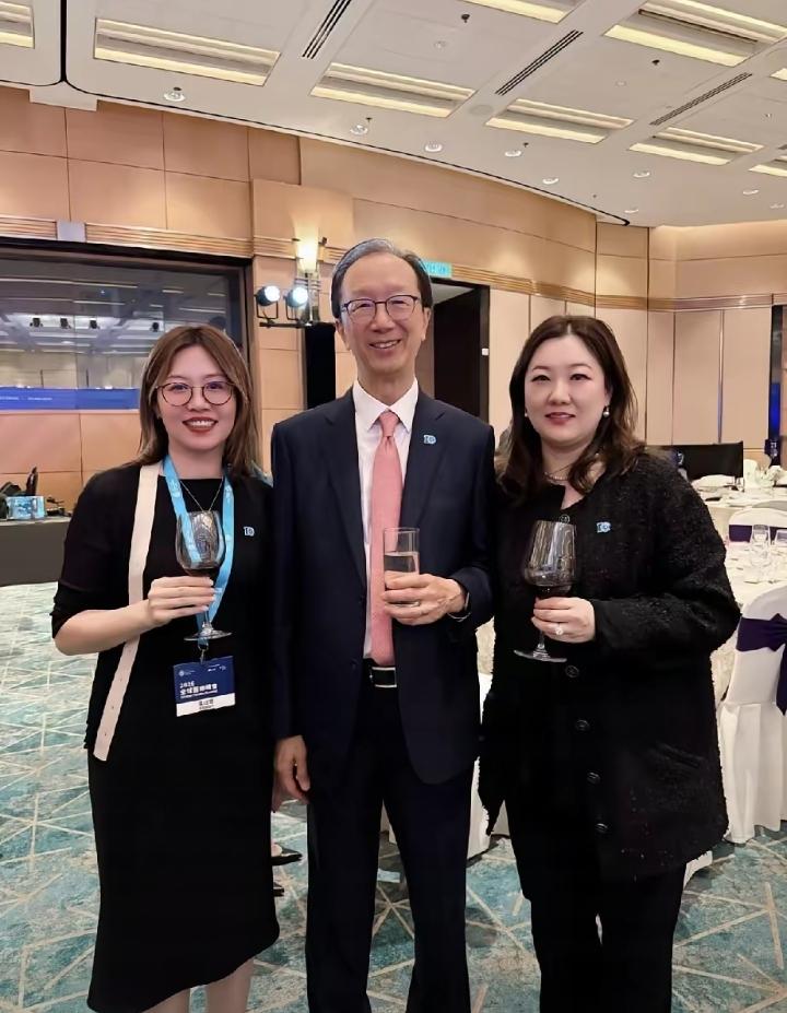 奥运跳水冠军伏明霞不顾家人反对非嫁梁锦松不可，现在她会后悔当初自己的选择吗？最近