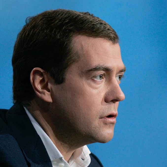 与伊朗的谈判不过是“遮羞布”，号称“和平卫士”的特朗普又要故技重施了，梅德韦杰夫