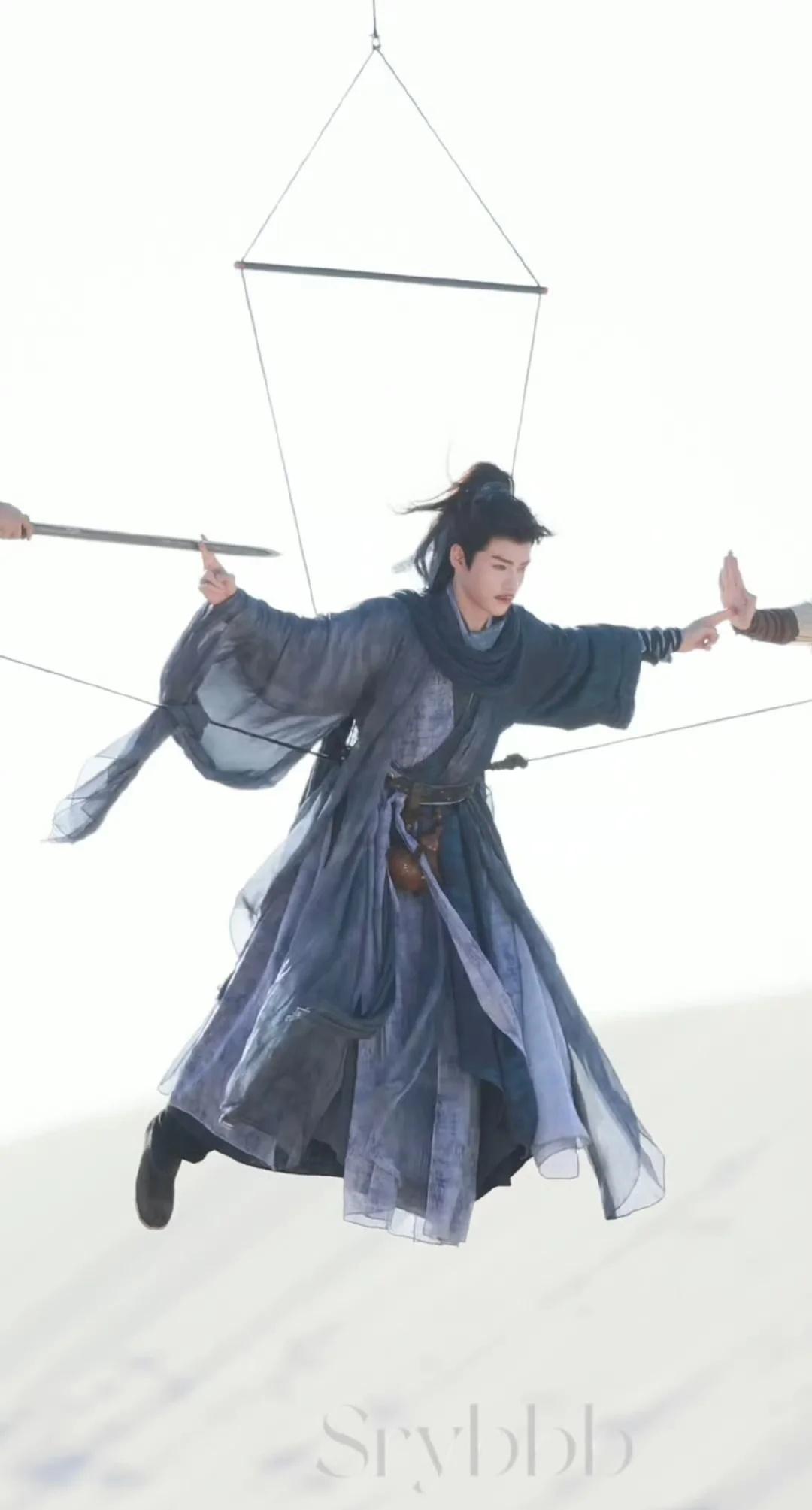 沦陷了
我怎么见一个爱一个[害羞]
才刚开机，已被这个陆小凤迷晕
有没有人把龚俊