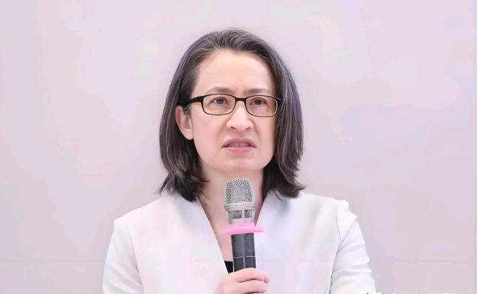 被我们列入“台独”顽固分子名单的萧美琴出来放话了！
 
6月24日岛内媒体发布采