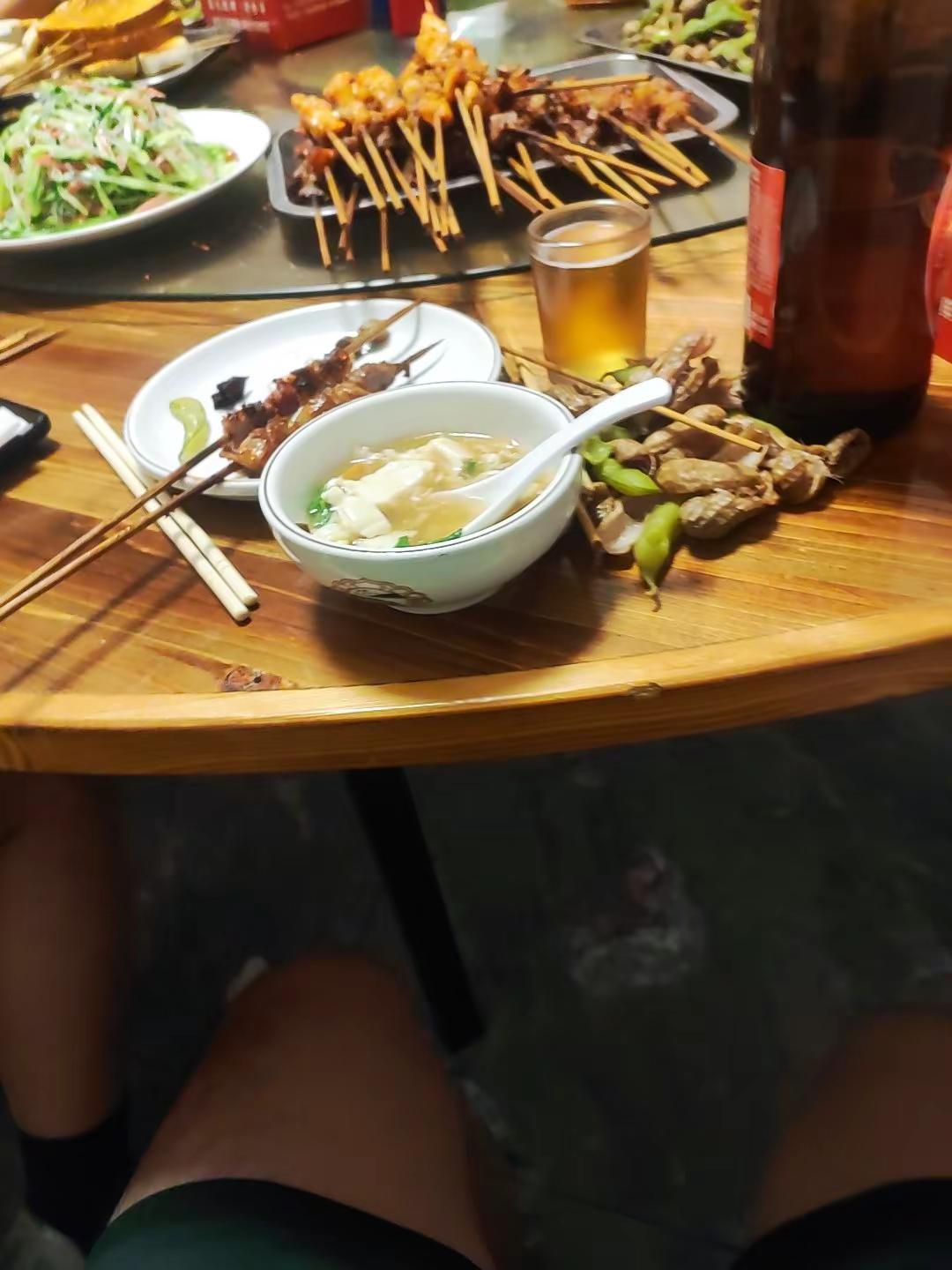 人生苦短，把酒倒满。