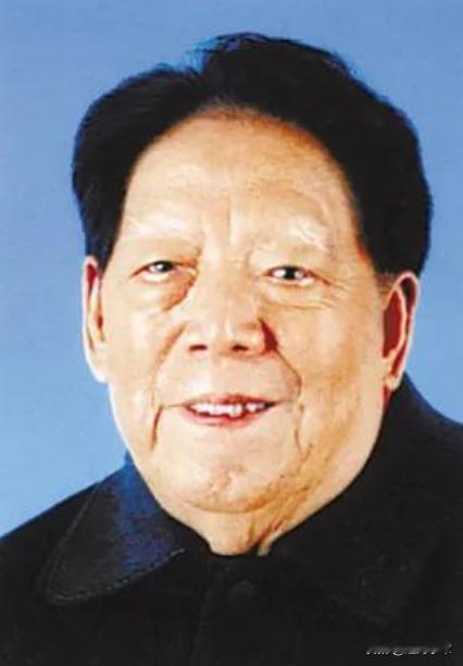 1996年，离休的铁瑛将军正在家里看报纸。就在这时，女婿走了进来。女婿说：爸！你
