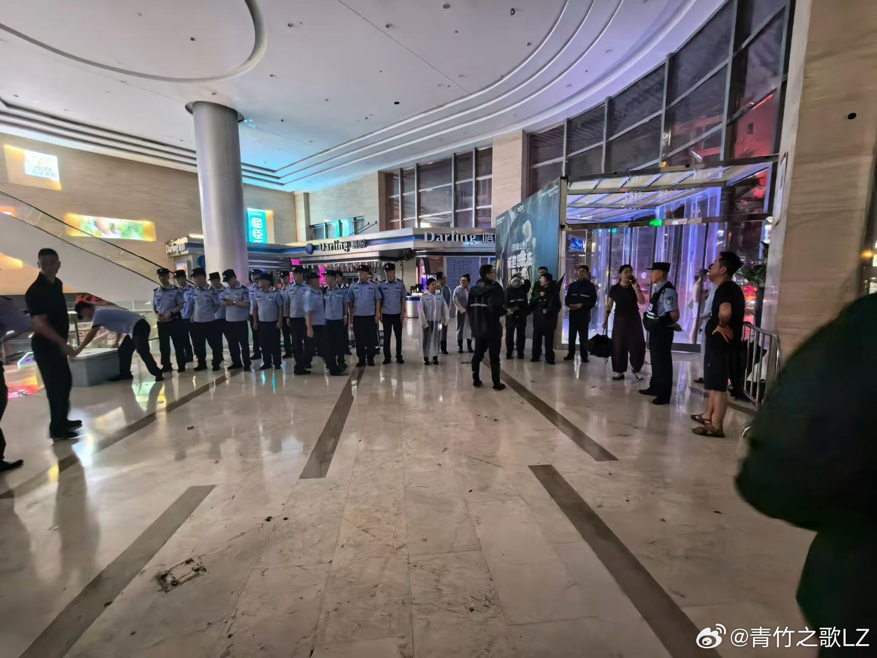 台风来的那一夜迎战台风迎战台风丽水莲都筑起暖心避风港 台风“白海豚”携风裹雨呼啸