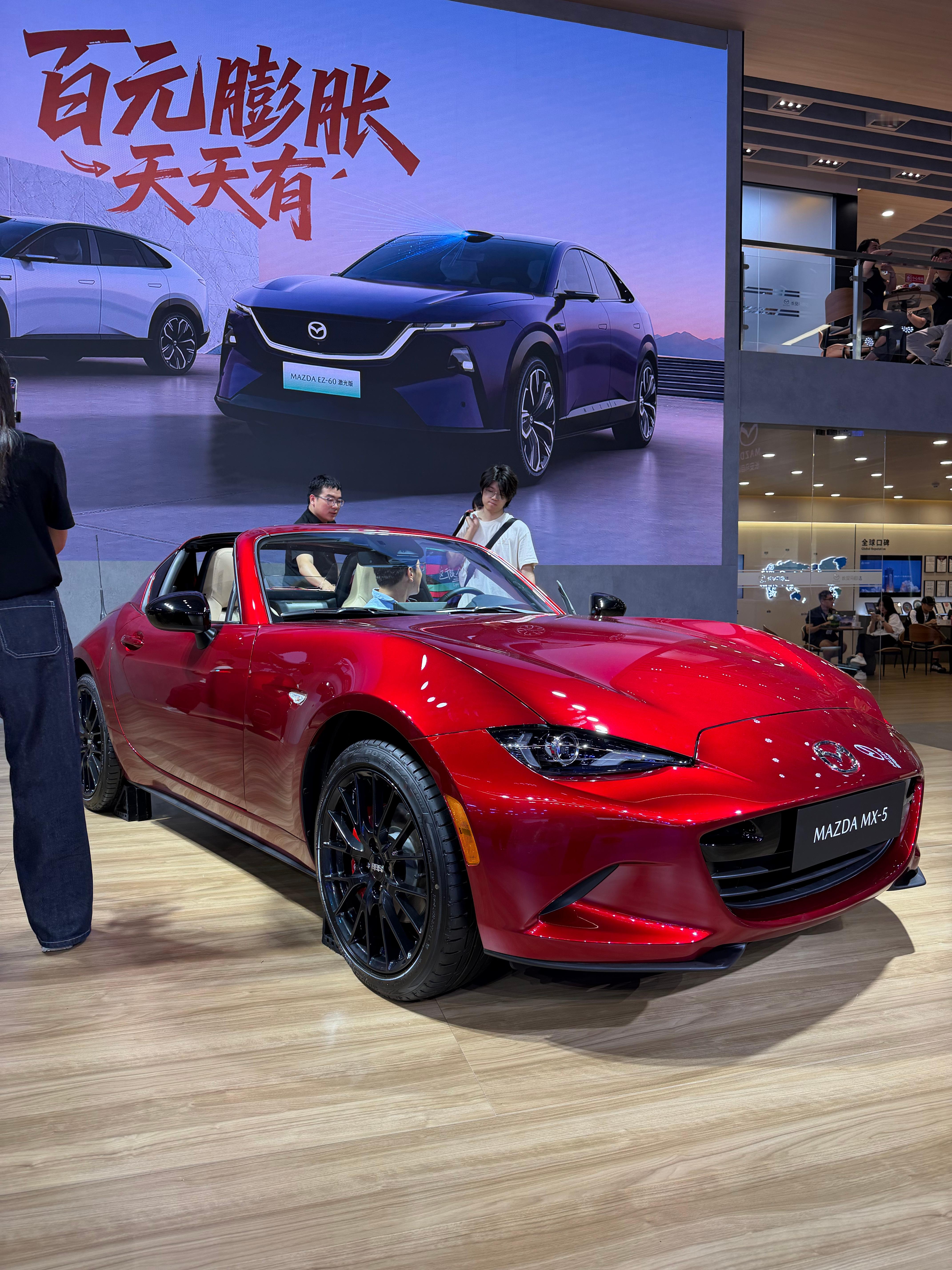 MX5又来车展了，手动、硬顶、敞篷，长安马自达到底上不上啊 
