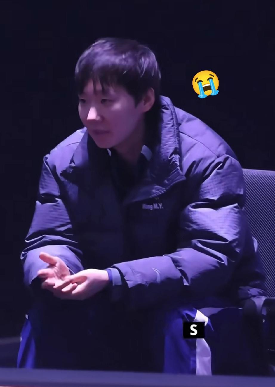 王曼昱此刻看到张雪峰离世很难过吧！因为同为齐齐哈尔寒门出身的普通成功者真最不能想