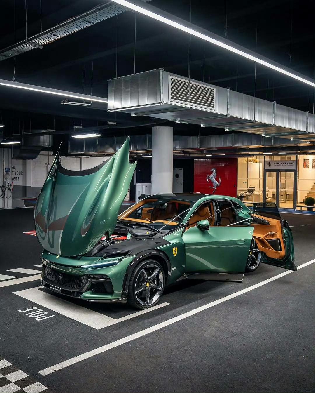 法拉利 Purosangue 