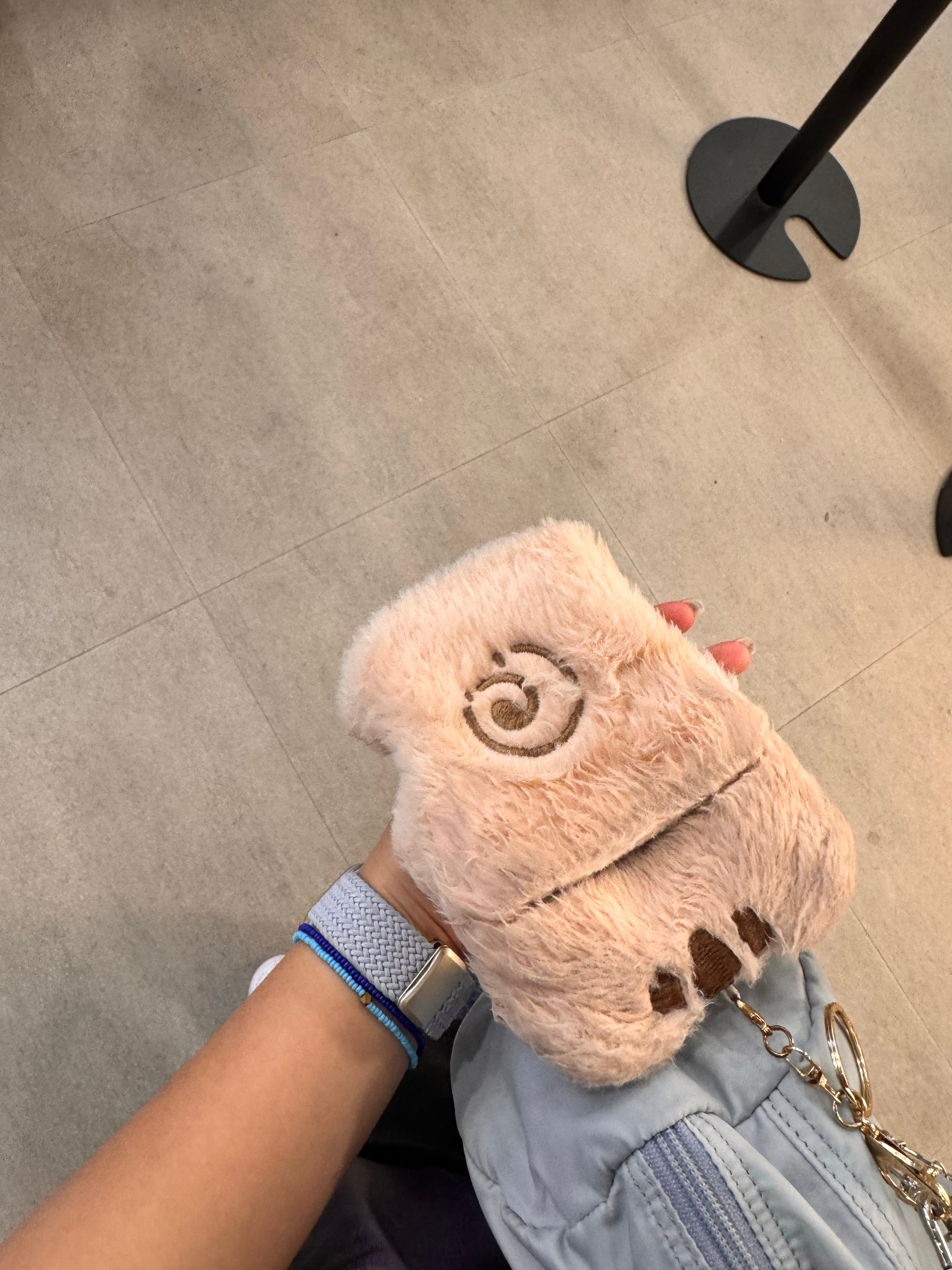 起初 我对老温说的下雨了不屑一顾。然后孩子就跳海了 