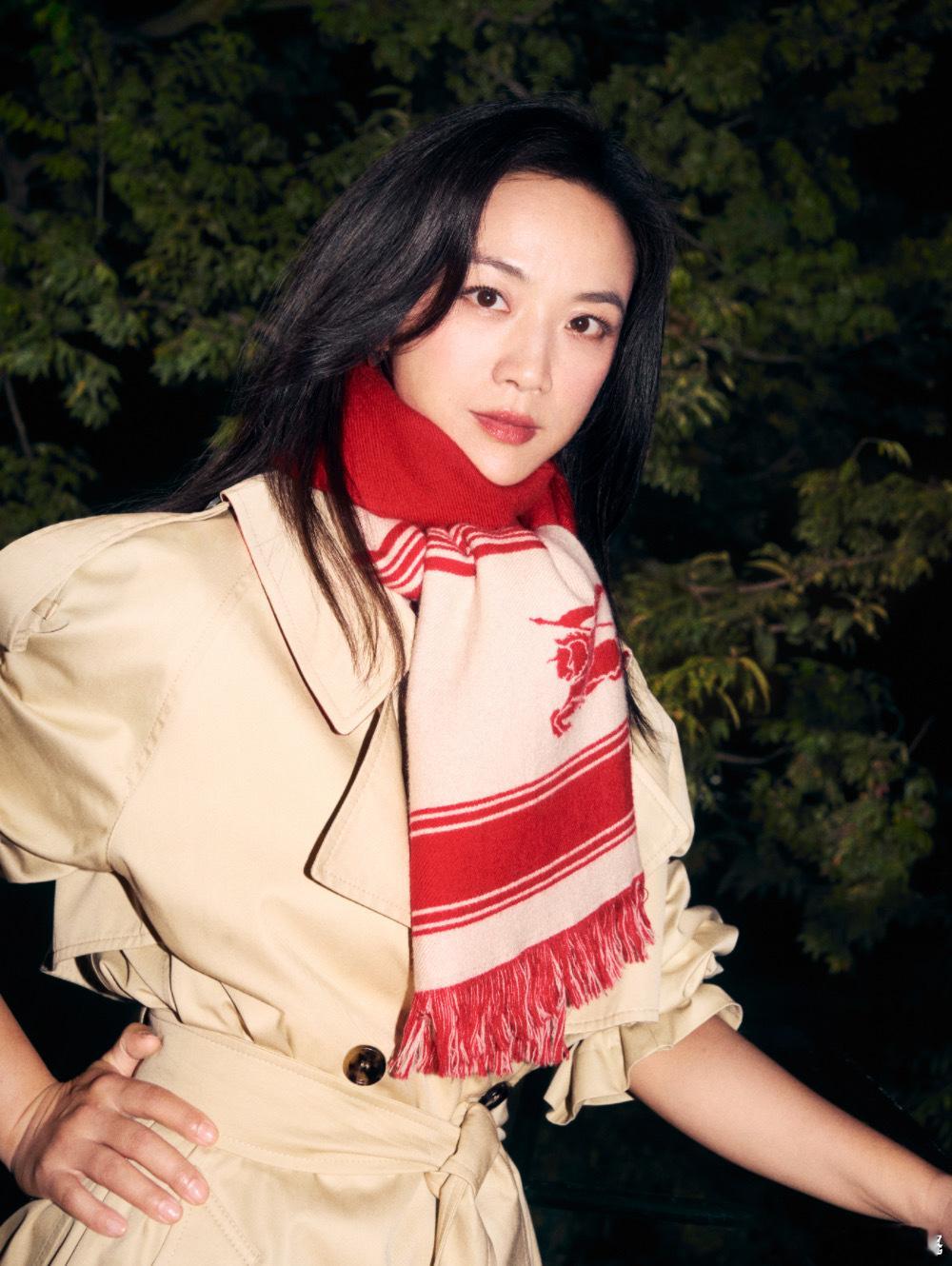 汤唯、张婧仪「BURBERRY 2026  新禧贺岁系列」🧣 经典的菱格纹围巾