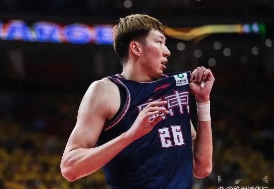 周琦必定离开广东队，三个原因：
1.周琦的经纪睢冉是生意人，周琦只有不停地转会，