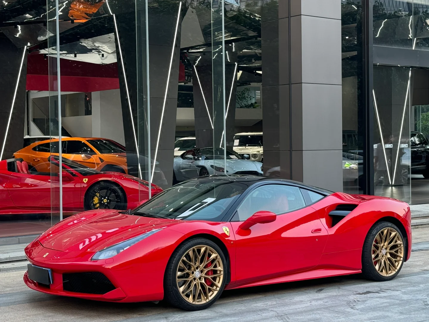 出19年法拉利488GTB