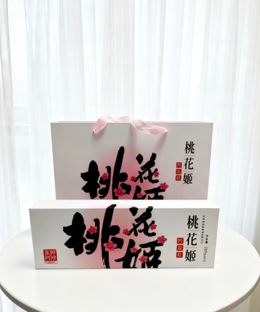 熬东阿阿胶 尽儿女孝心  🌕 中秋滋补新选择｜阿胶糕里的团圆滋味 当月光浸透桂