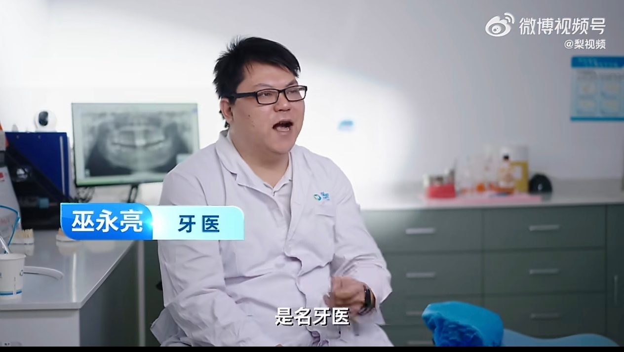 自己行动不便，还坚持坐轮椅给人看病，真的太让人佩服。双腿被限制，心却一直守在岗位