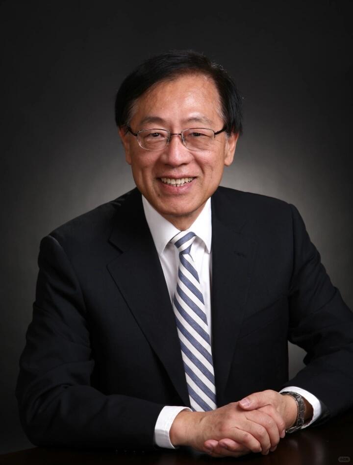 姚期智：弃巅峰荣光、归华夏沃土的科学传奇
 
姚期智是全球唯一华裔图灵奖得主，更