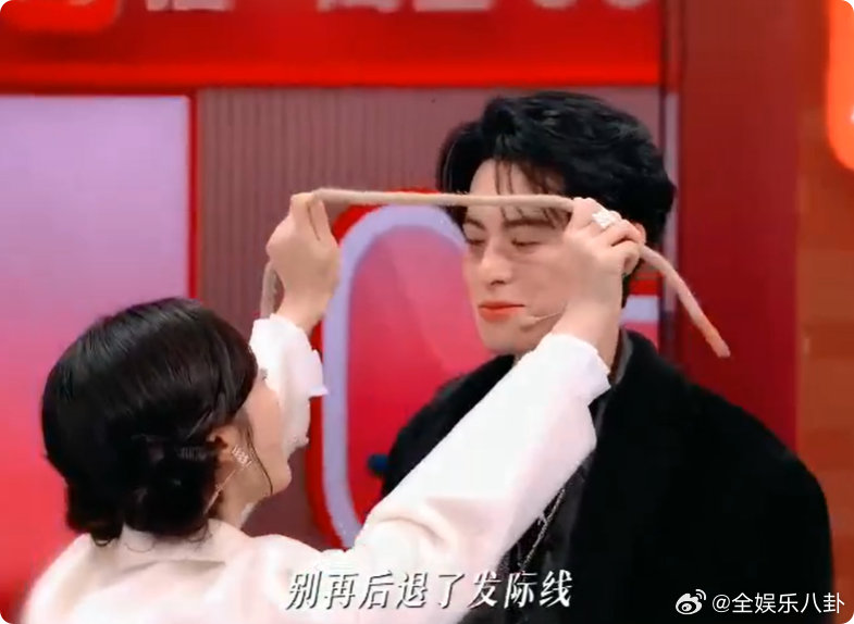 秦岚沈月否认背着王鹤棣建小群亲爱的客栈员工吐槽老板居然是情绪出口，棣棣一听立马查