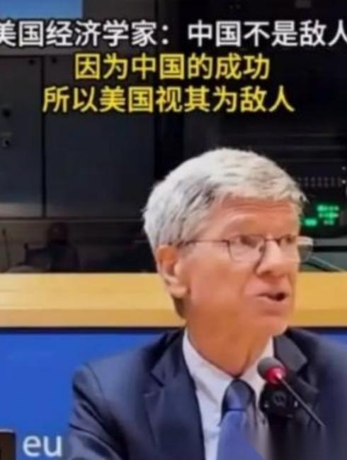 为啥美国现在死咬中国不放？有个美国经济学家说穿了：中国根本不是敌人，而是靠着真本