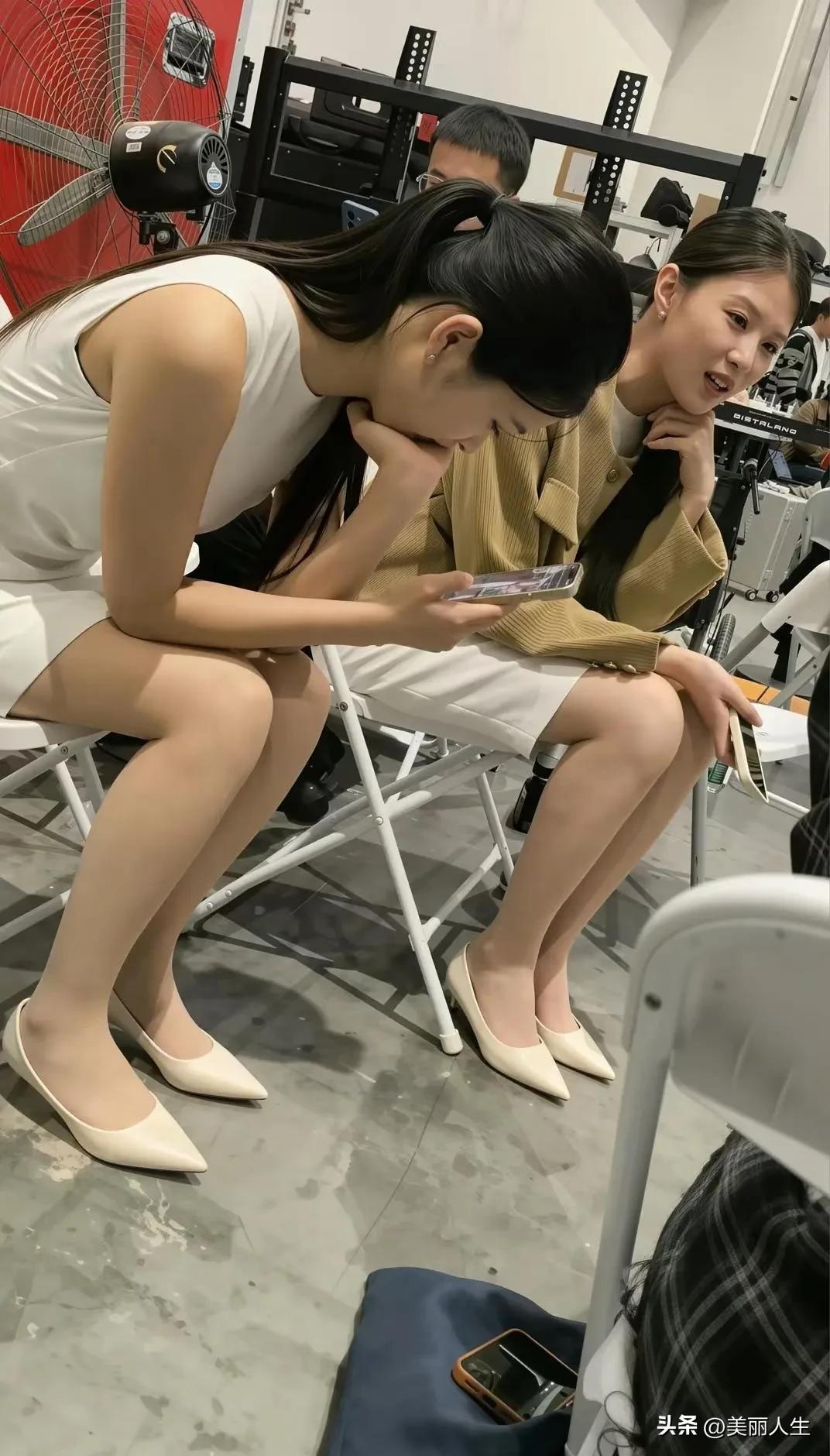 贵阳富源北路挖到宝藏治愈咖啡馆！
地铁2号线C出口直达向源而居
原木绿植+山野落