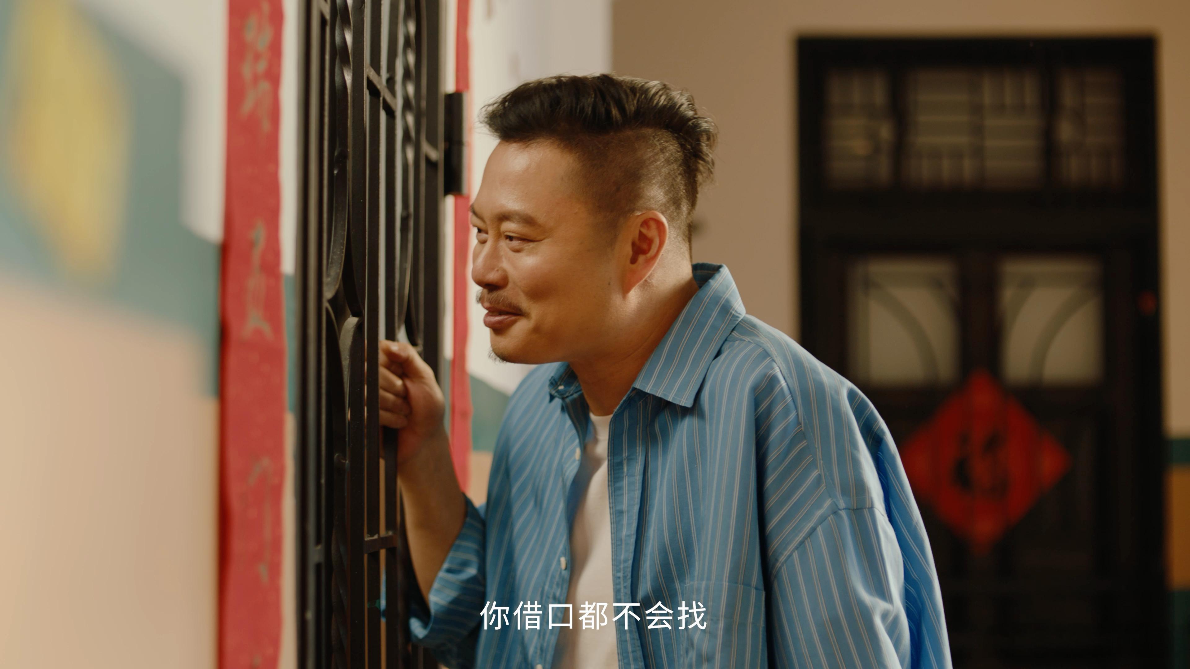 魏翔在踢一种很新的足球魏翔踢球的样子梦回西虹市首富一眼看到黄色球衣直接破防，瞬间