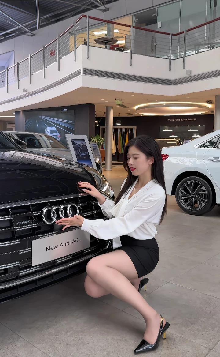 奥迪A6L。