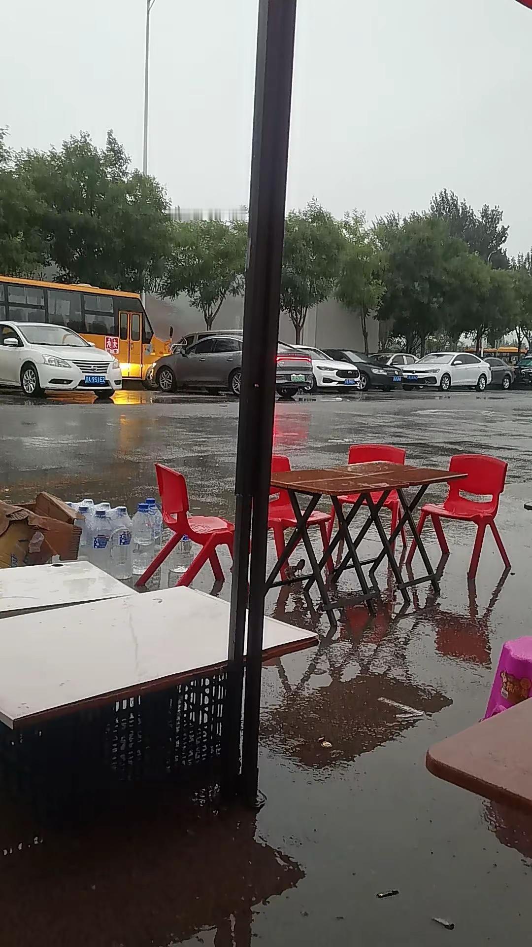 以我现在的状态，凌晨两点起来做豆浆豆腐脑，油条，，4点出摊卖货，7点收摊，中午1