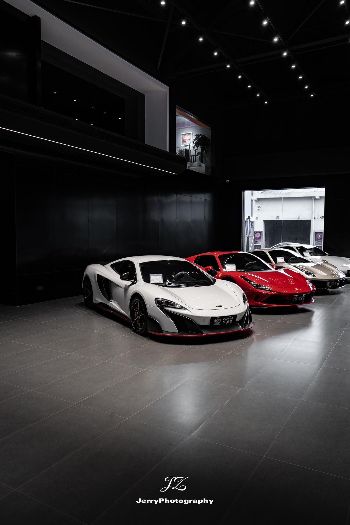 Mclaren 675LT.“白色耐克”