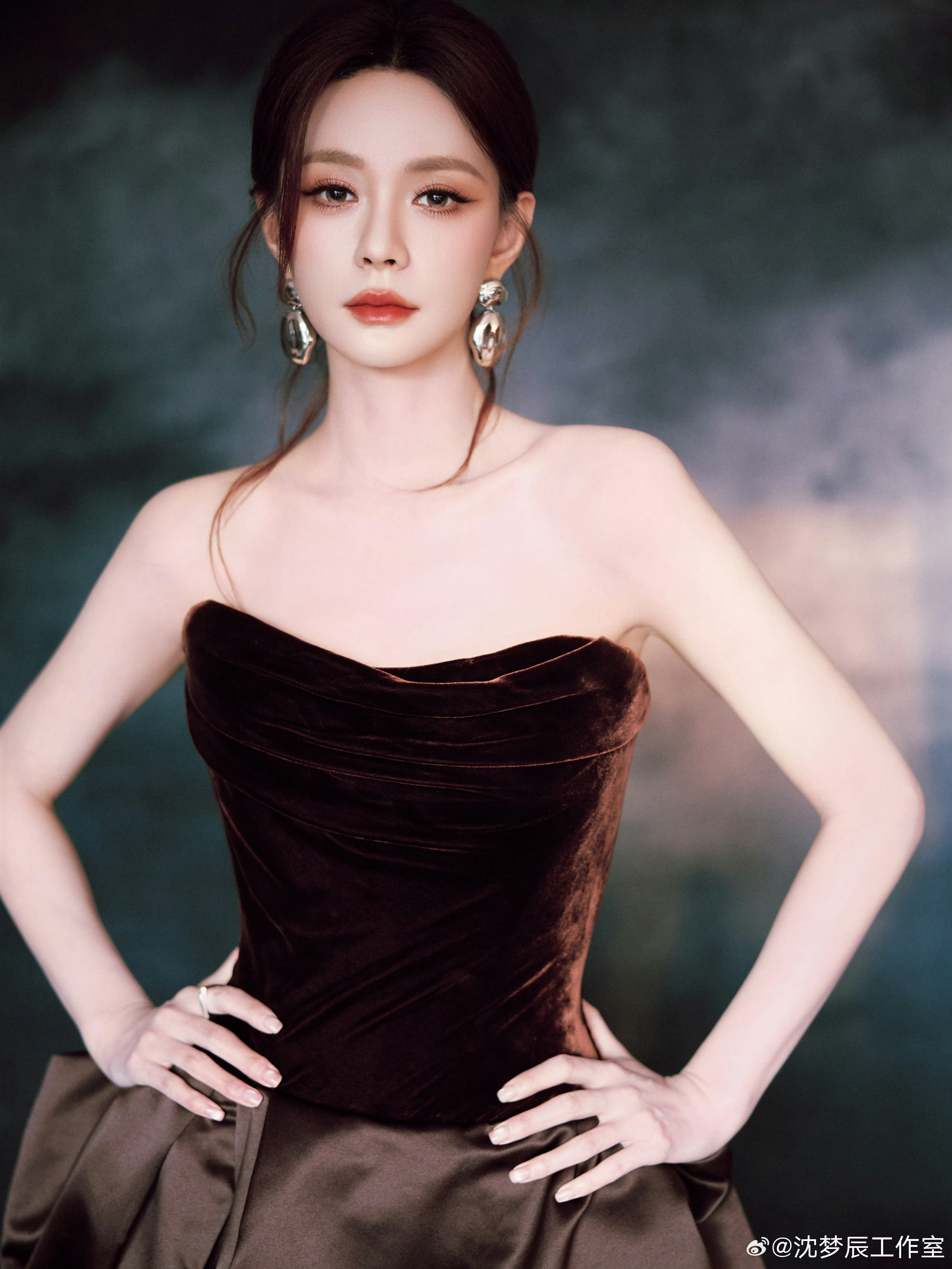 沈梦辰回应烂脸 沈梦辰直播间隙偷偷发微博[doge]原来女明星也会有重要时刻遇到