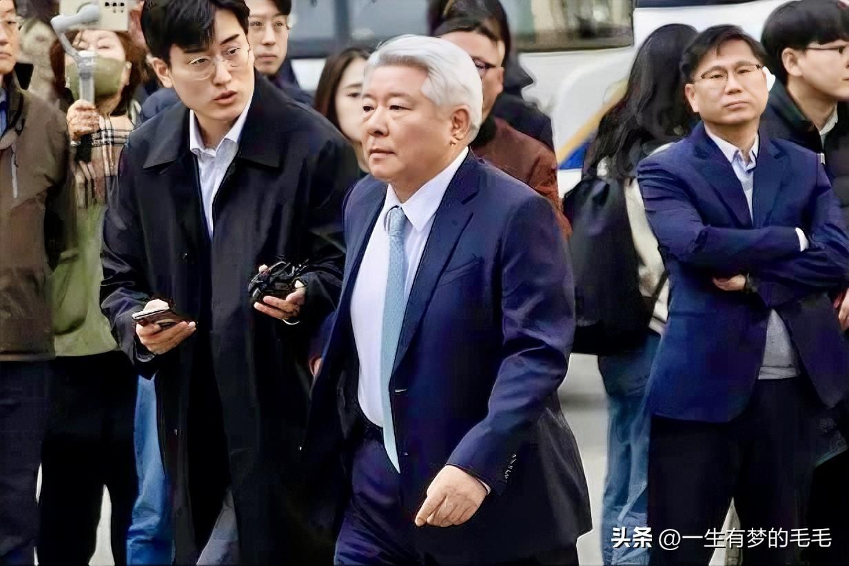 12日，韩国前总统尹锡悦律师团针对一审法院就无人机相关指控作出的有罪重刑判决，公
