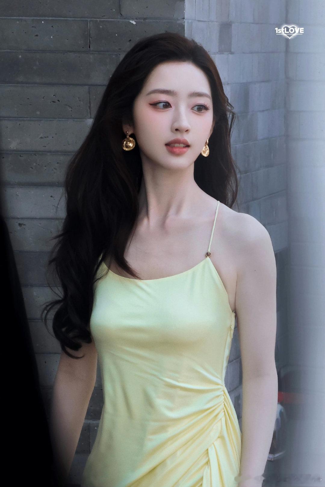 邓恩熙今天参加品牌线下活动，好女神 