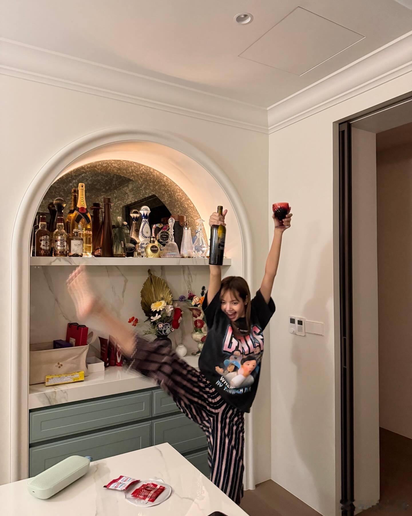 丽霞是火鸡面做的吧 