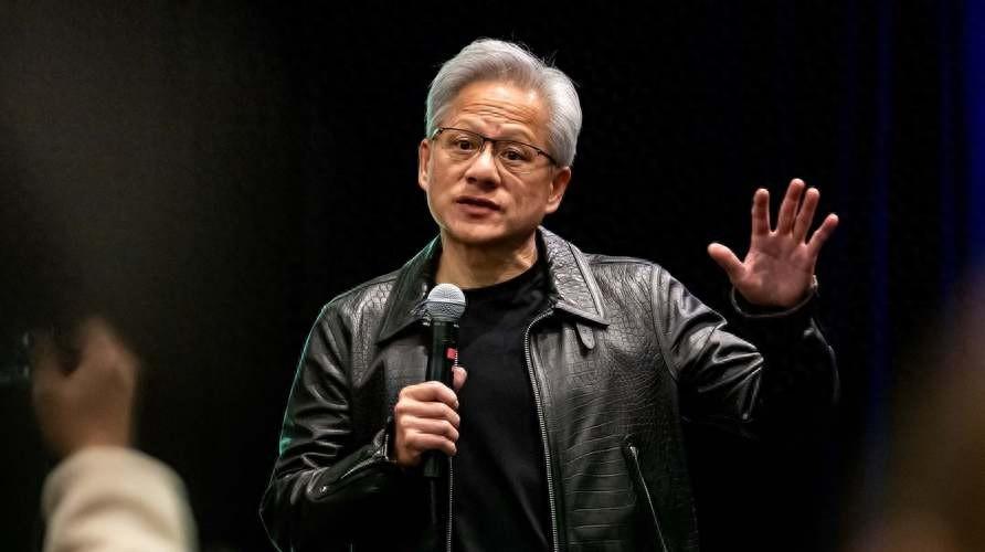 当全世界都在关注英伟达的 GPU 有多强大的时候，黄仁勋却在为另一件事寝食难安。