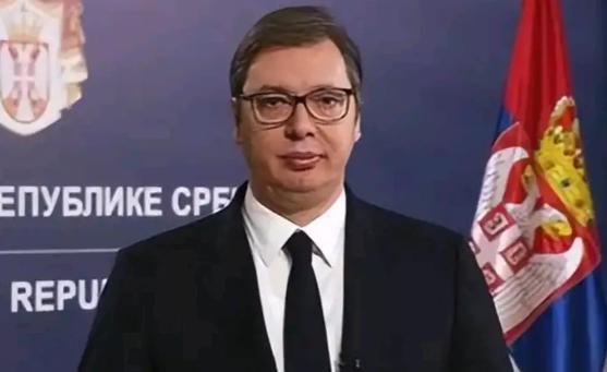 普京尴尬了！去年顶着全欧洲压力、绕路四国也要赴红场给普京撑场面的武契奇，今年居然