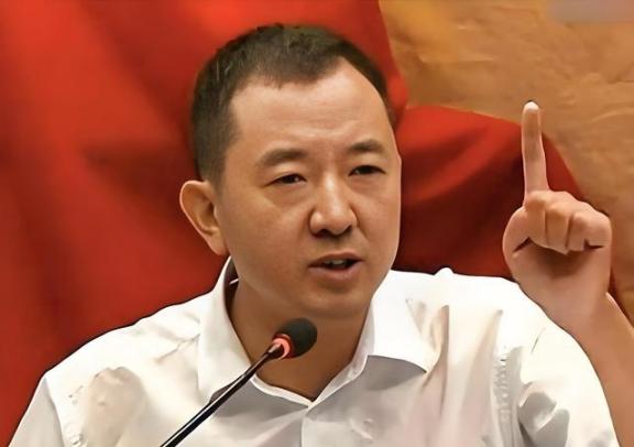 “清华硕士”出身的陈行甲，语出惊人：“我当巴东县委书记时，工资5100元。贪官贪