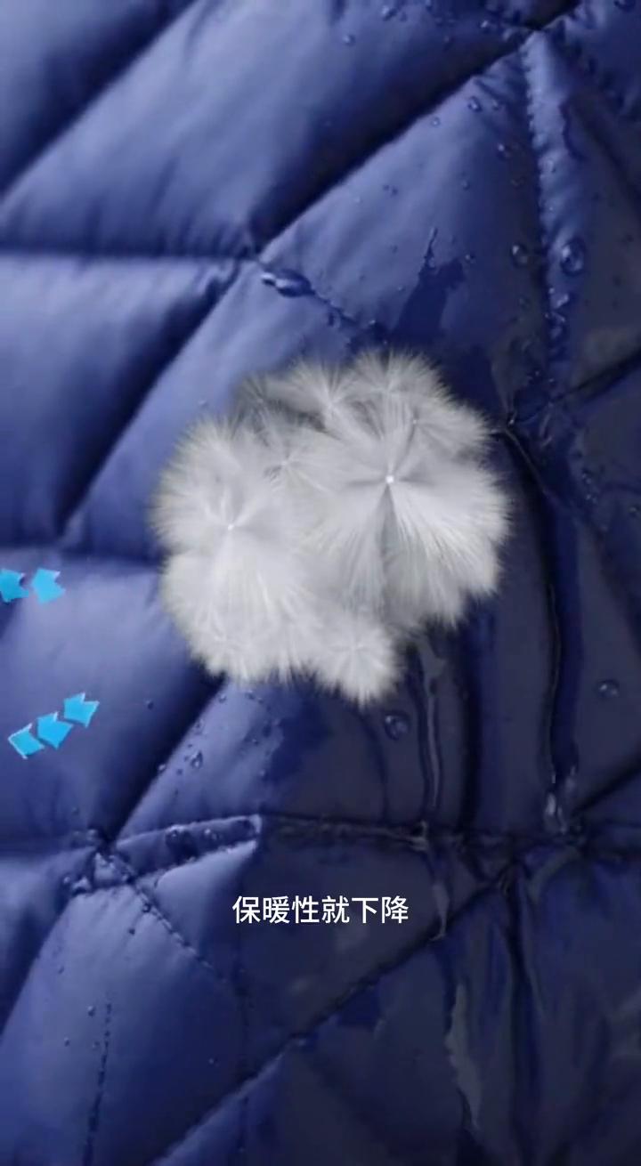 所以羽绒服之所以保暖，靠的是绒毛中大量的空气囊，这些空气才能锁住热量。可穿久了绒