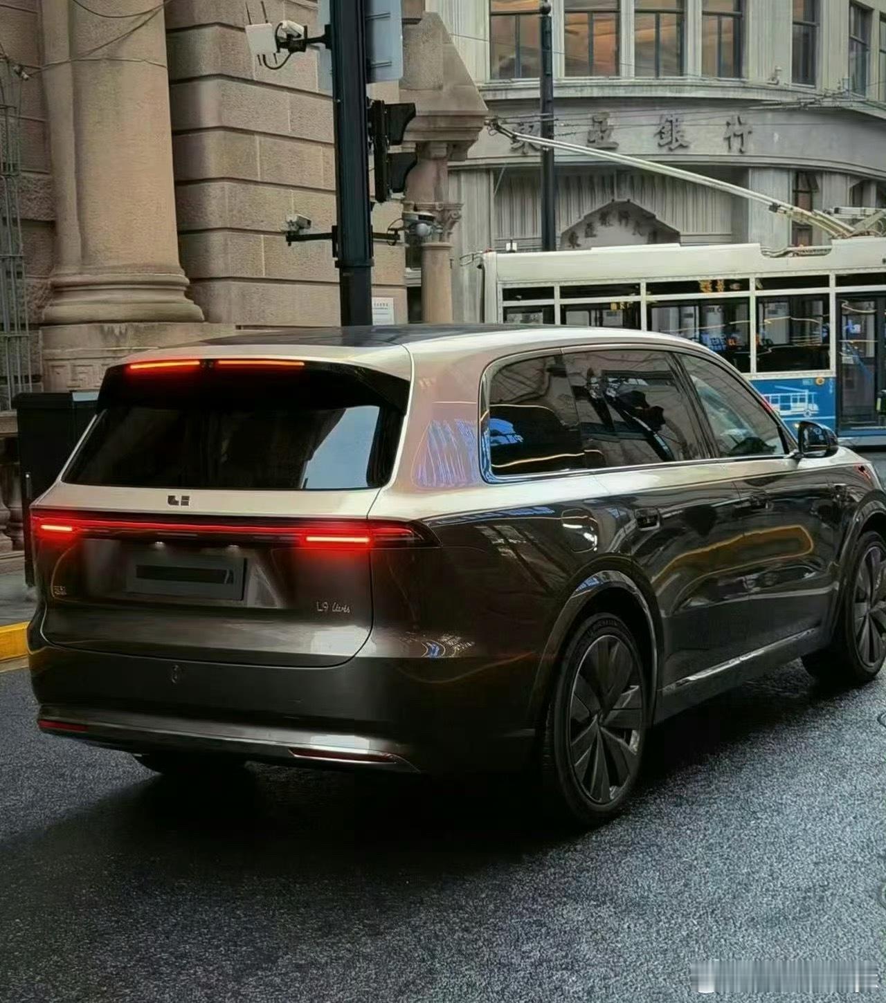 理想L9 livis这屁股好看！！一定要买双拼色大v聊车