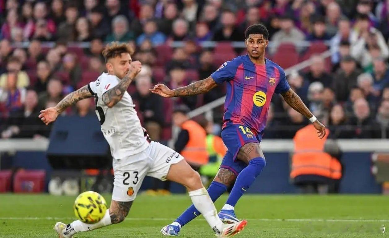 关键战隐身+巴萨犹豫3000万买断！拉什福德租借生涯悬了，这钱花得冤不冤？欧冠对