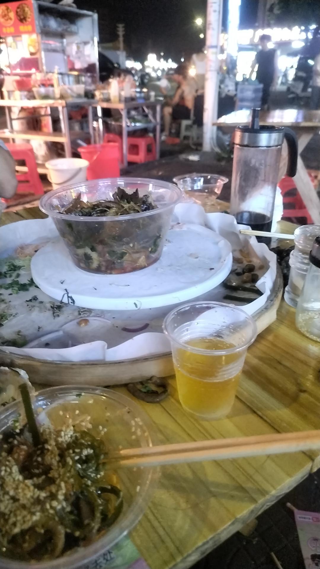 很多人被一句话困住，路是自己选的，哭着也要走完，好像一旦生出后悔的念头，就是懦弱