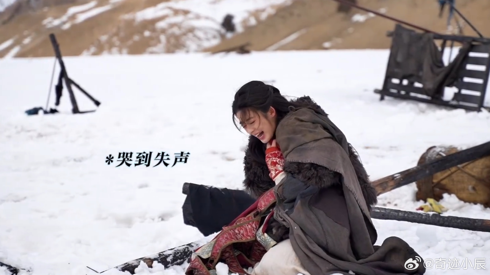 黄杨钿甜原声哭戏黄杨钿甜原声爆发哭戏  黄杨钿甜《冰湖重生》雪地跪拍，手冻僵仍坚
