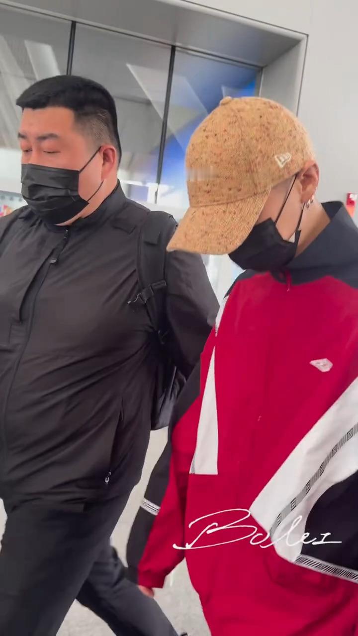 鹿晗寸头 哇塞，是短发鹿晗！鹿晗剪了头发，清清爽爽录五哈！寸头检验帅哥颜值，呜呜