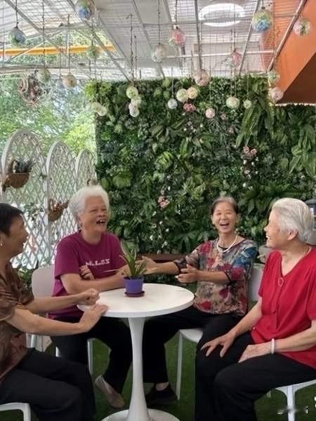 从“抢人才”到“抢老人”，这场战役拼的不再是落户补贴和工位，而是后半生的体面与安