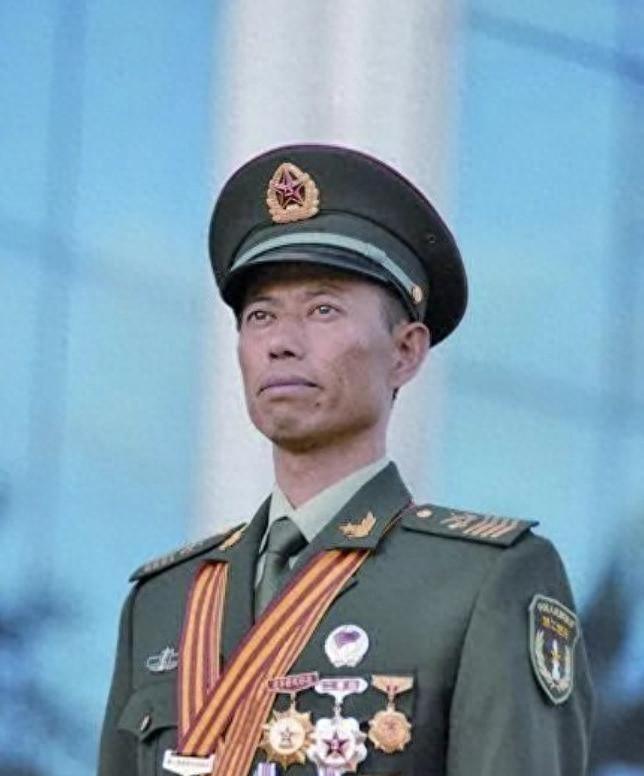 一级军士长王忠心两次退伍后又被召回，2009年已享受副团职干部级别待遇
2009