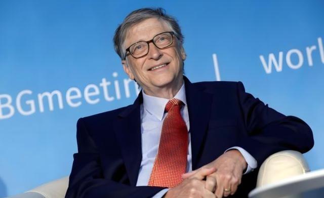美国彻底慌了？！比尔・盖茨抛出惊人言论，振聋发聩！他说：“任何说美国持续领先中国