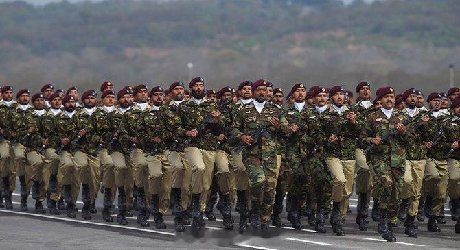 沙特阿拉伯宣布向阿卜杜勒-阿齐兹国王空军基地部署13,000名巴基斯坦士兵和10