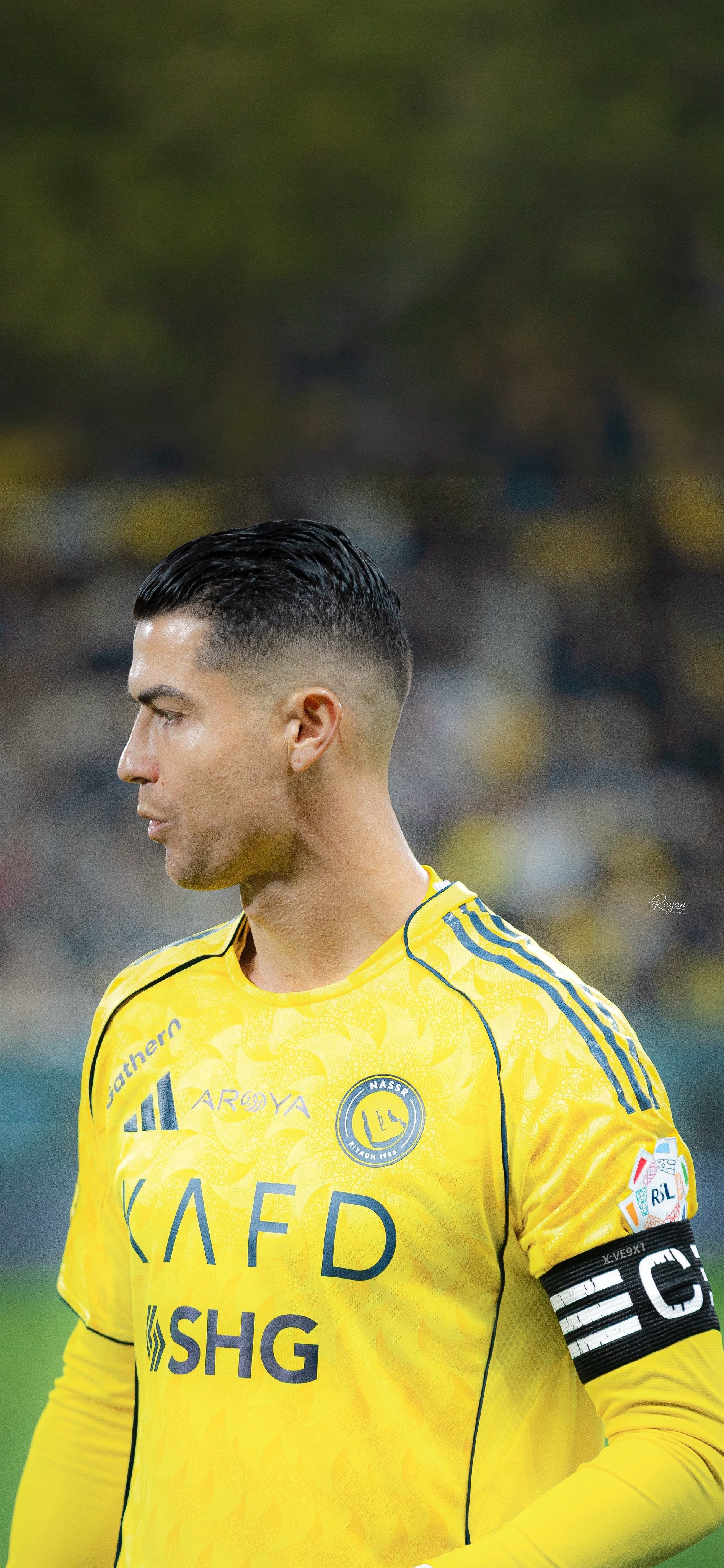 C罗利雅得胜利vs布赖代合作新摄影师的新色调 和小球迷贴贴 