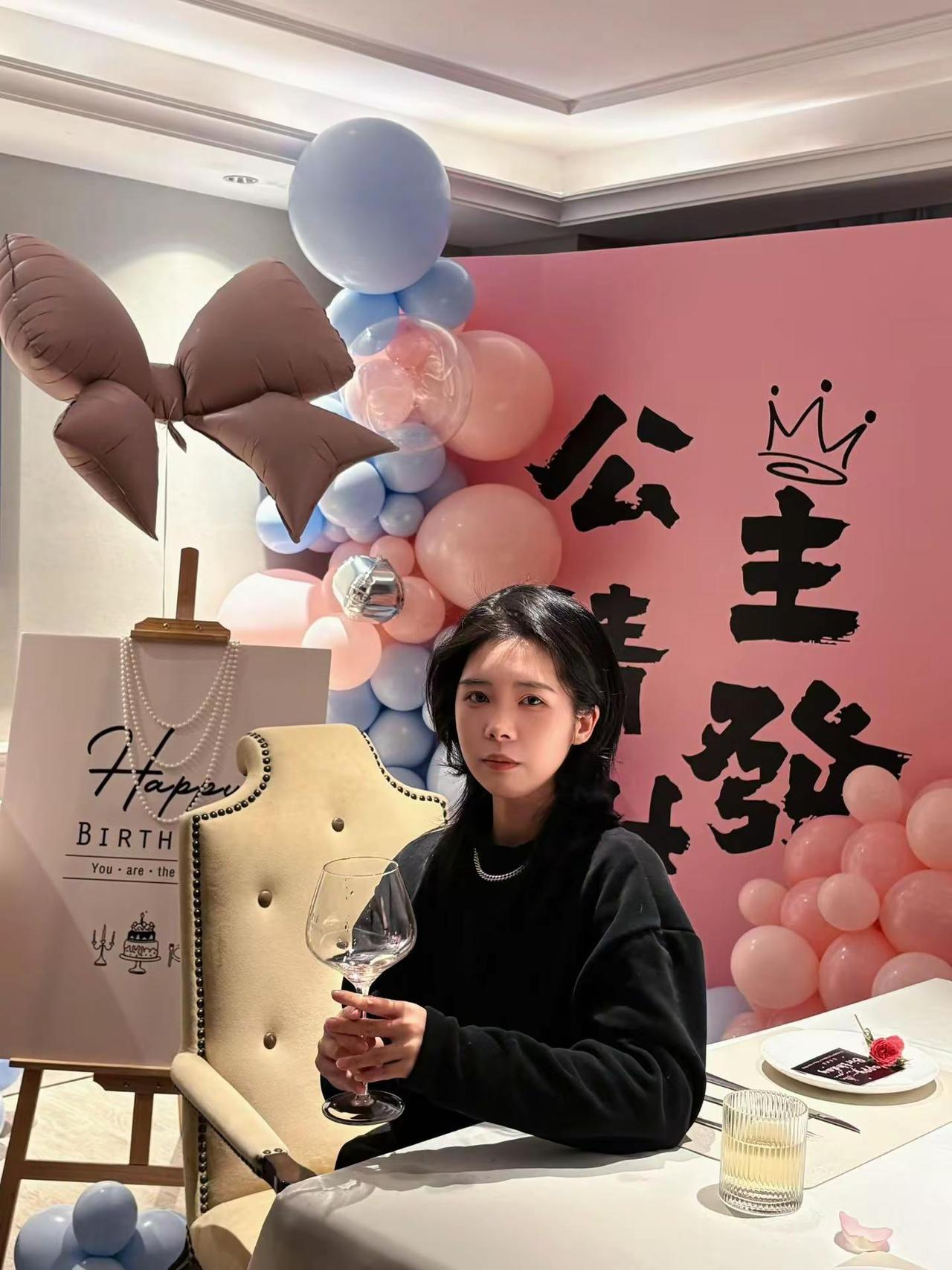 公主生日快乐🍰。恭喜我的女孩20+啦！颜值在线，快乐翻倍，暴富暴美，岁岁无忧✌