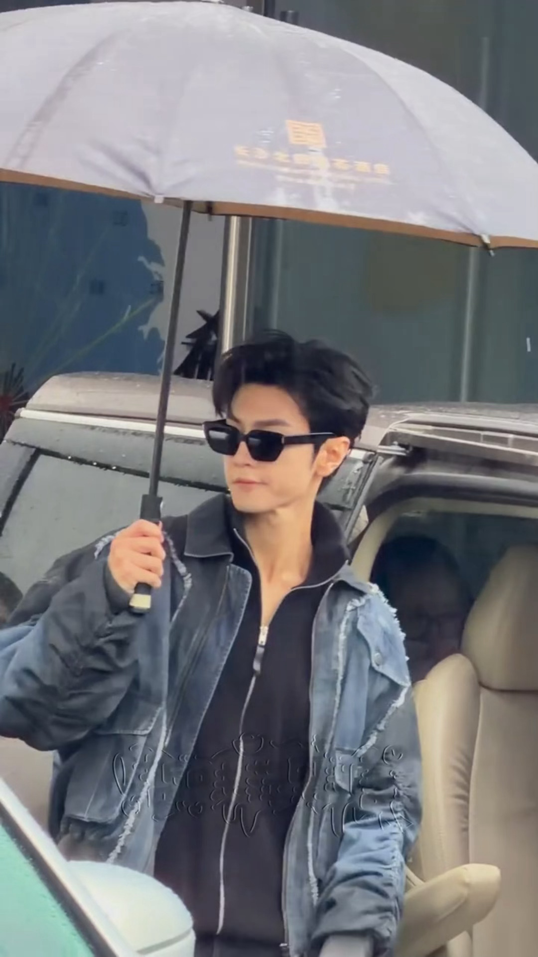 哲远冷脸酷哥时候帅的也是十分有面子陈哲远冷脸酷哥打招呼 陈哲远冷脸酷哥时候