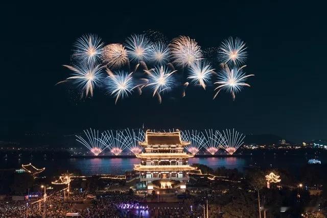 双节8.88亿人次出游：消费复苏藏三大信号，国庆中秋出游消费8090亿消费额背后