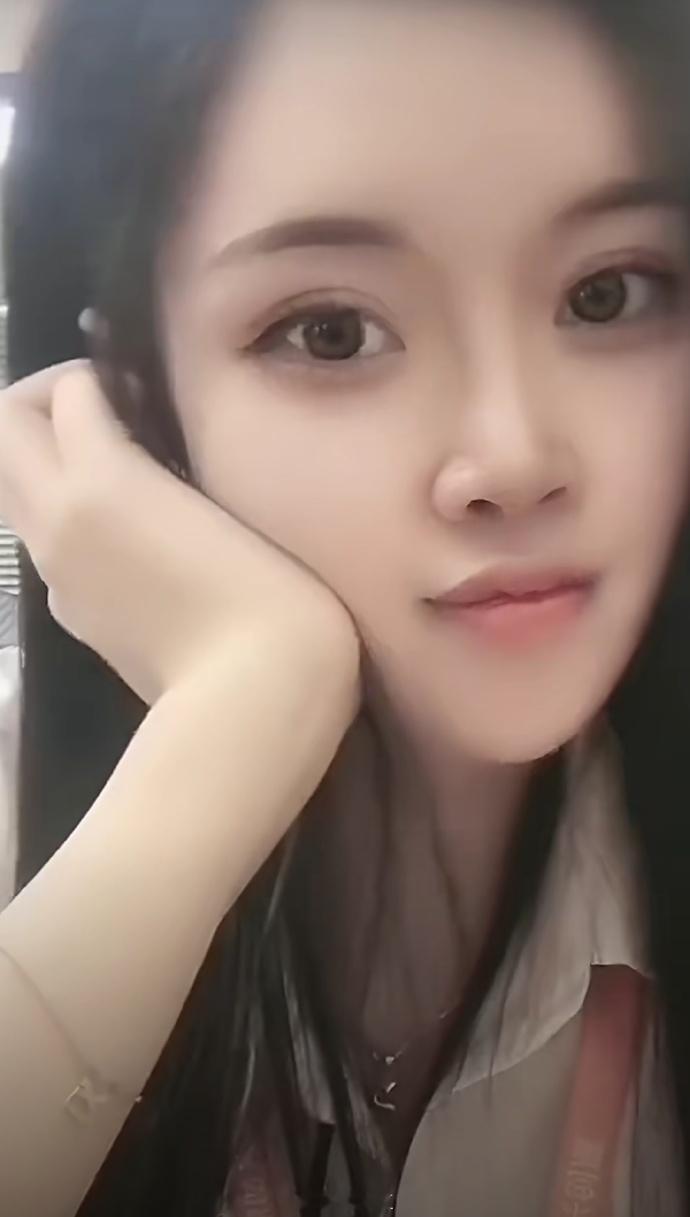 男子泼硫酸捅刺女子致重伤被执行死刑拒绝追求被捅刺泼硫酸女子终身残疾 一个样貌不输