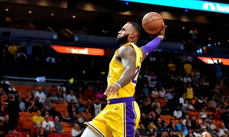 41岁的詹皇詹姆斯再次证明了自己的强大。
最后4秒，詹姆斯最后断球收割比赛：今天