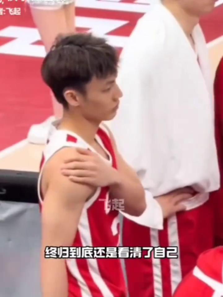 徐杰心里门儿晴，与其煎熬凑人数不如退出出国特训。
徐杰为什么要退出集训队？毕竟没